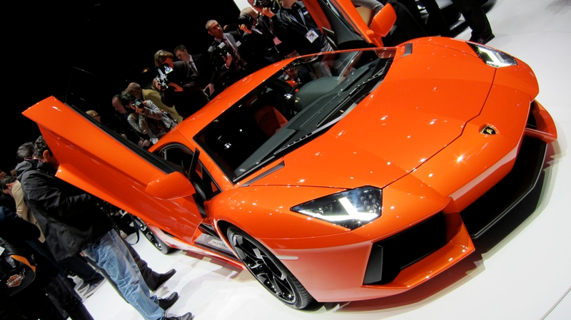 Illustration for article titled Lamborghini Aventador, live and in the orange metallic flesh
